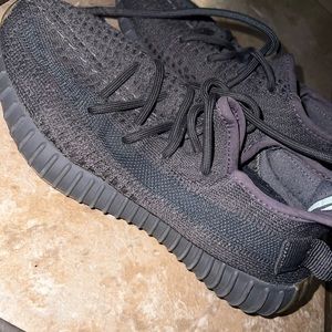 Adidas Yeezy Boost 350 V2
"Cinder" | Zero's men’s size 4